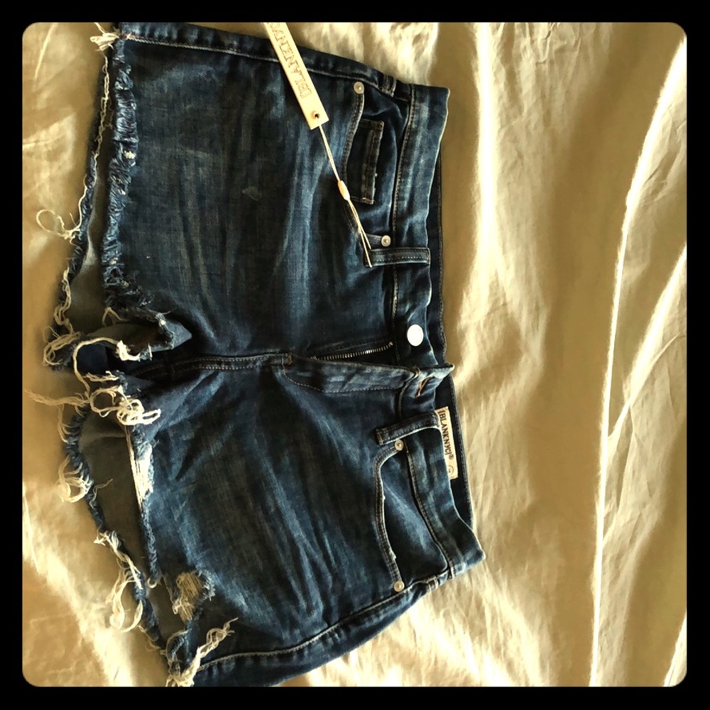 Blank NYC Hiker Frayed Short Size 28